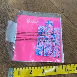 Lilly Pulitzer NWT Silicone phone card case in Flamingoals Print